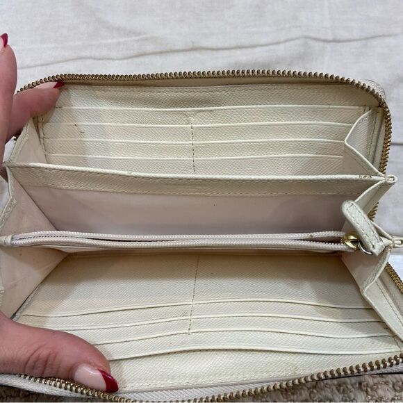 Coach Cream Colored‎ Leather Gold Studded Zipper Wallet - Picture 10 of 14